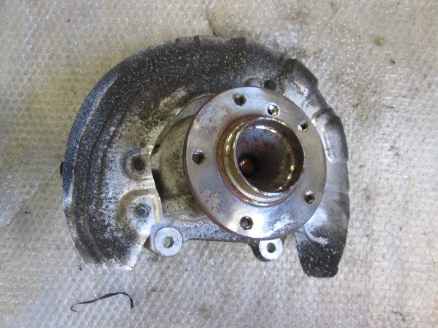 VRTLJIVI LEZAJ DESNO / PESTO KOLESA Z LEZAJEM SPREDAJ OEM N. 31316786016 ORIGINAL REZERVNI DEL BMW SERIE 3 BER/SW/COUPE/CABRIO E90/E91/E92/E93 (2005 -2009) DIESEL LETNIK 2006