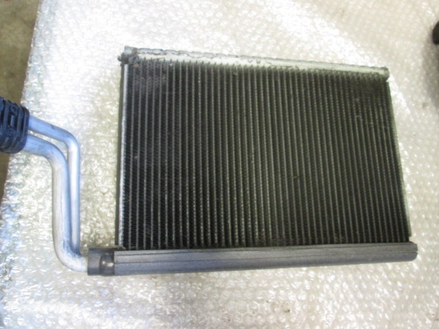 GRELEC RADIATORJA OEM N. 64119128953 ORIGINAL REZERVNI DEL BMW SERIE 3 BER/SW/COUPE/CABRIO E90/E91/E92/E93 (2005 -2009) DIESEL LETNIK 2006