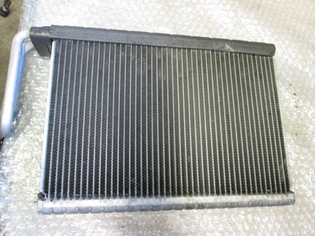 GRELEC RADIATORJA OEM N. 64119128953 ORIGINAL REZERVNI DEL BMW SERIE 3 BER/SW/COUPE/CABRIO E90/E91/E92/E93 (2005 -2009) DIESEL LETNIK 2006