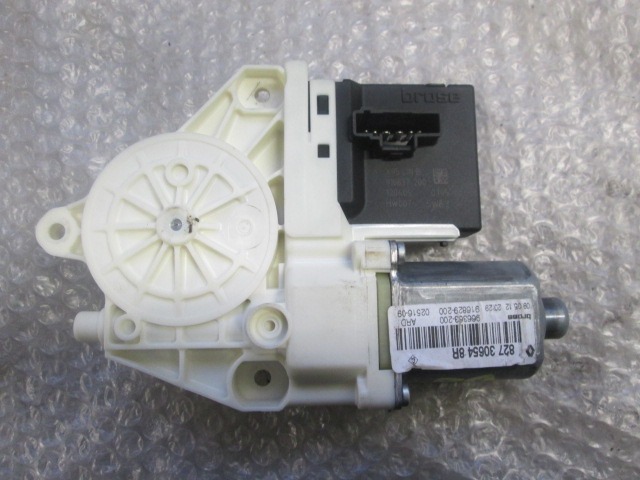 MOTORCEK ELEKTRICNEGA POMIKA ZADNJEGA STEKLA  OEM N. 827306548R ORIGINAL REZERVNI DEL RENAULT MEGANE MK3 BZ0/1 B3 DZ0/1 KZ0/1 BER/SPORTOUR/ESTATE (2009 - 2015) DIESEL LETNIK 2012