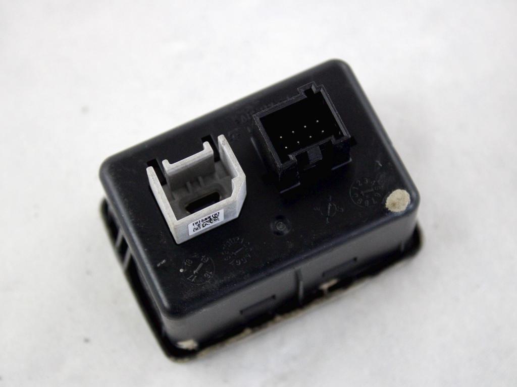 1561251420 PORTA INGRESSO USB AUX ALFA ROMEO GIULIETTA 1.4 G 88KW 6M 5P (2018) RICAMBIO USATO