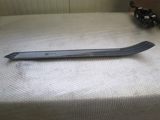 NOTRANJA OBLOGA PRAGA  OEM N. 51477074512 ORIGINAL REZERVNI DEL BMW SERIE 5 E60 E61 (2003 - 2010) DIESEL LETNIK 2005