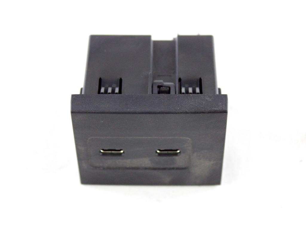 A2478207702 PORTE INGRESSO USB-C TUNNEL CENTRALE PARTE POSTERIORE MERCEDES GLA H247 200 D 2.0 110KW AUT 5P (2023) RICAMBIO USATO
