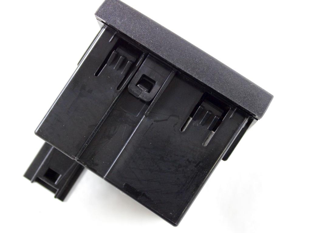 A2478207702 PORTE INGRESSO USB-C TUNNEL CENTRALE PARTE POSTERIORE MERCEDES GLA H247 200 D 2.0 110KW AUT 5P (2023) RICAMBIO USATO