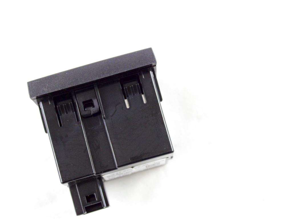 A2478207702 PORTE INGRESSO USB-C TUNNEL CENTRALE PARTE POSTERIORE MERCEDES GLA H247 200 D 2.0 110KW AUT 5P (2023) RICAMBIO USATO