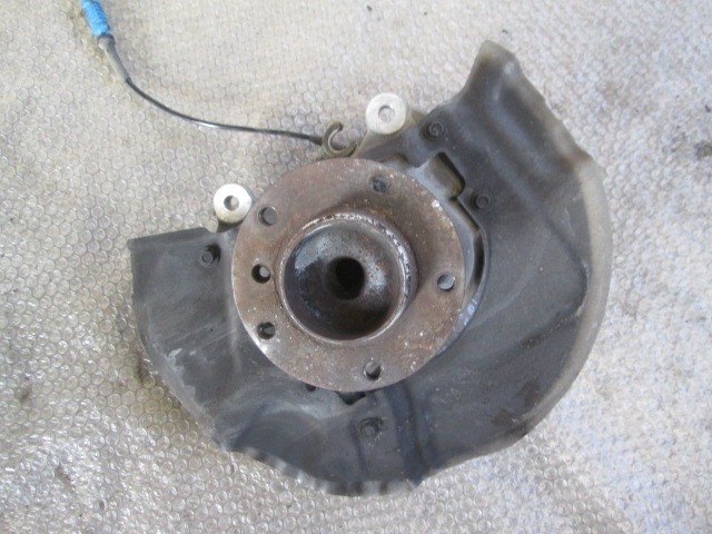 VRTLJIVI LEZAJ DESNO / PESTO KOLESA Z LEZAJEM SPREDAJ OEM N. 31216760954 ORIGINAL REZERVNI DEL BMW SERIE 5 E60 E61 (2003 - 2010) DIESEL LETNIK 2005