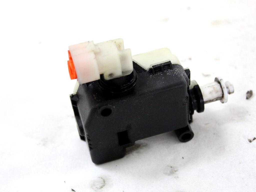 13501151 MOTORINO APERTURA CHIUSURA SPORTELLO CARBURANTE OPEL INSIGNIA A SW 2.0 D 118KW 6M 5P (2009) RICAMBIO USATO