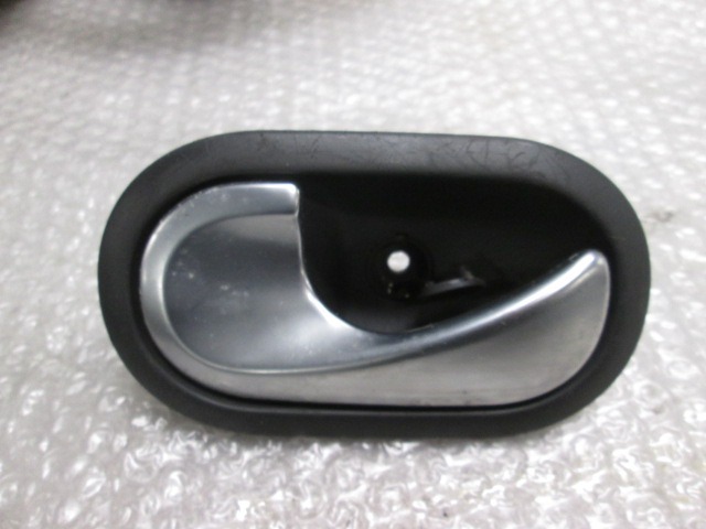 NOTRANJA KLJUKA  OEM N. 8200028487 ORIGINAL REZERVNI DEL RENAULT SCENIC/GRAND SCENIC JM0/1 MK2 (2003 - 2009) BENZINA LETNIK 2005