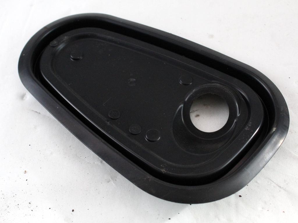 8W0837915 RIVESTIMENTO COVER INTERNA PORTA ANTERIORE SINISTRA AUDI A4 AVANT 30 TDI 2.0 SW D 90KW 5P (2019) RICAMBIO USATO