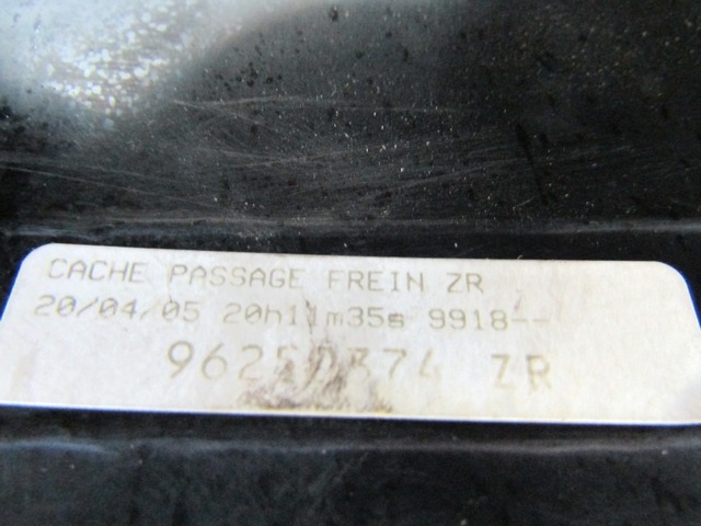 PLASTIKA MED SEDEZI BREZ NASLONJALA ROK OEM N. 96250374ZR  ORIGINAL REZERVNI DEL PEUGEOT 206 / 206 CC 2A/C 2D 2E/K R (2003 - 10/2008) DIESEL LETNIK 2005