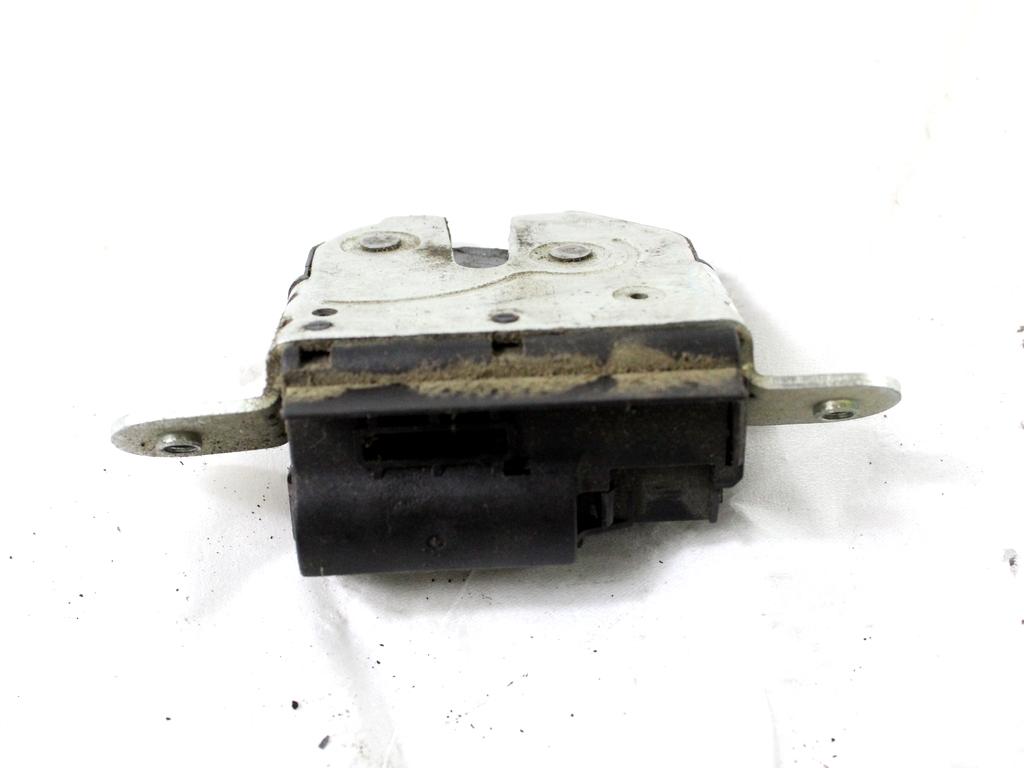 55701971 CHIUSURA SERRATURA PORTELLONE COFANO POSTERIORE BAULE FIAT 500 1.2 B 51KW 5M 3P (2012) RICAMBIO USATO 
