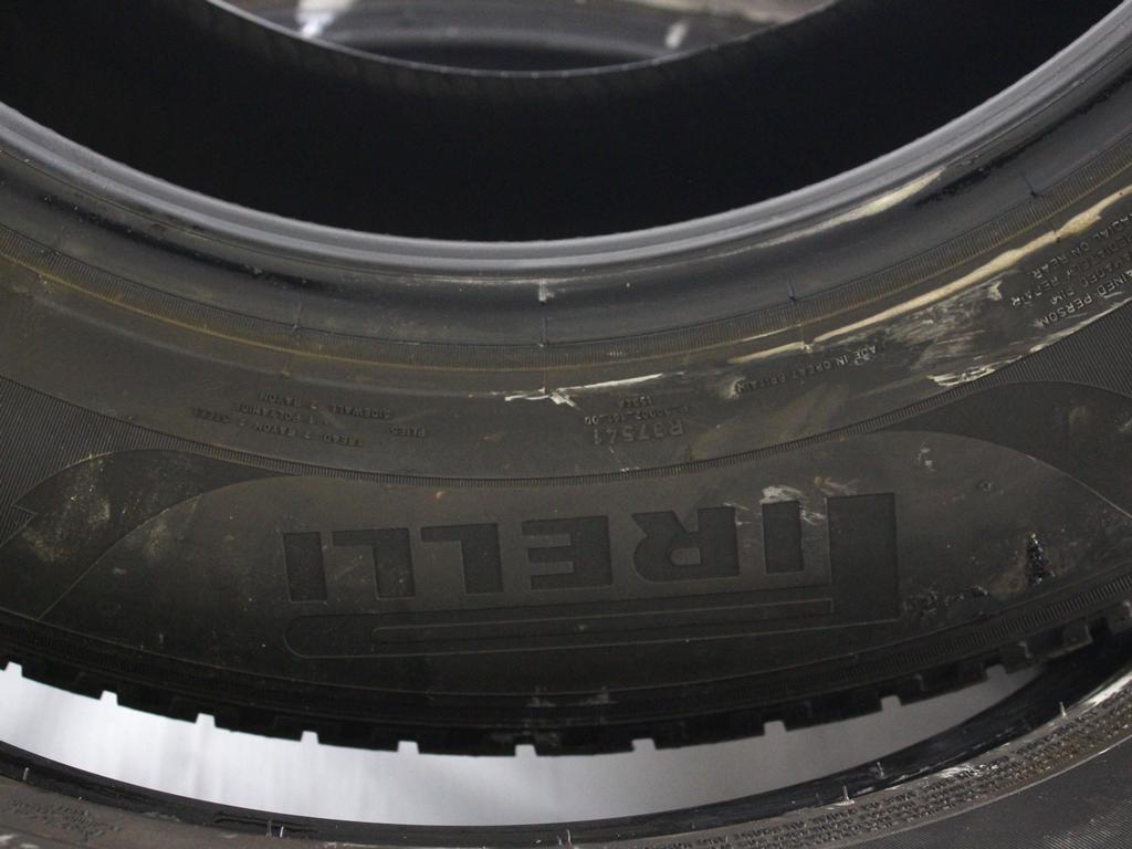 255/60 R18 112H PIRELLI SCORPION WINTER 7,96MM 8,08MM 8,05MM 7,46MM A4122 PNEUMATICI INVERNALI M+S (QUANTITA' 4 GOMME)