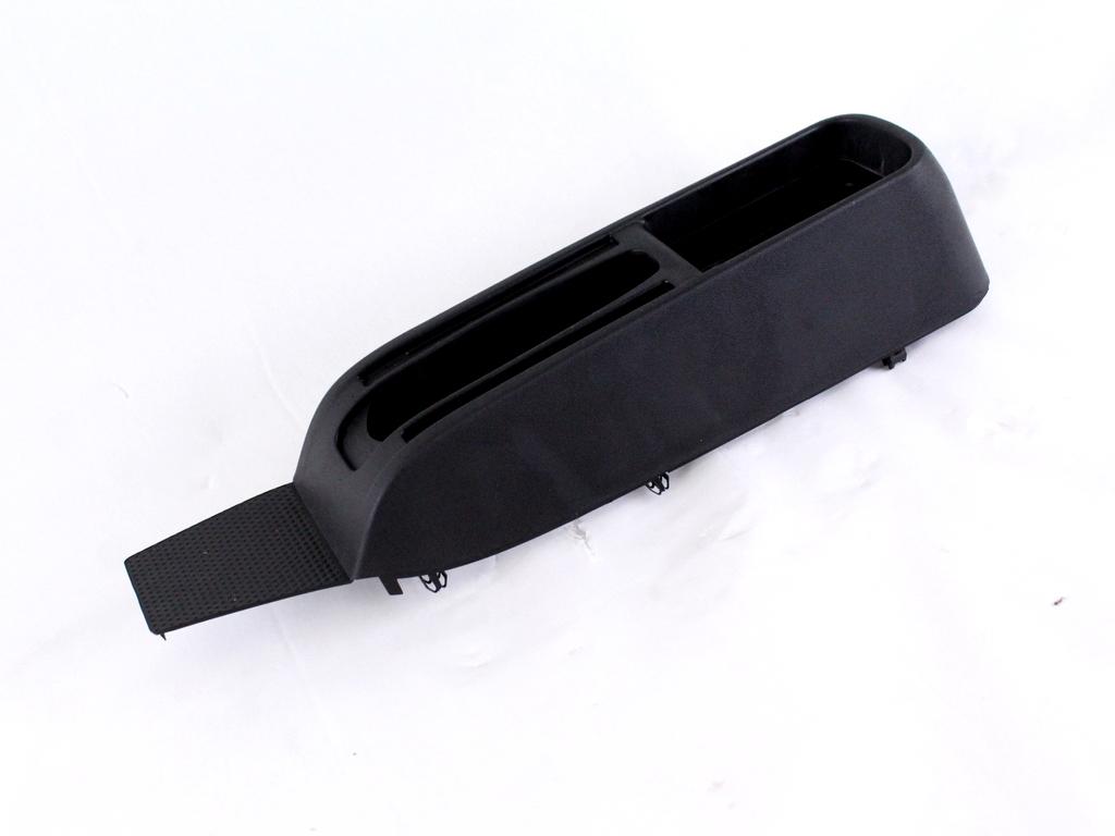 735394633 RIVESTIMENTO POSTERIORE TUNNEL CENTRALE FIAT PUNTO EVO 1.2 B 51KW 5M 5P (2011) RICAMBIO USATO