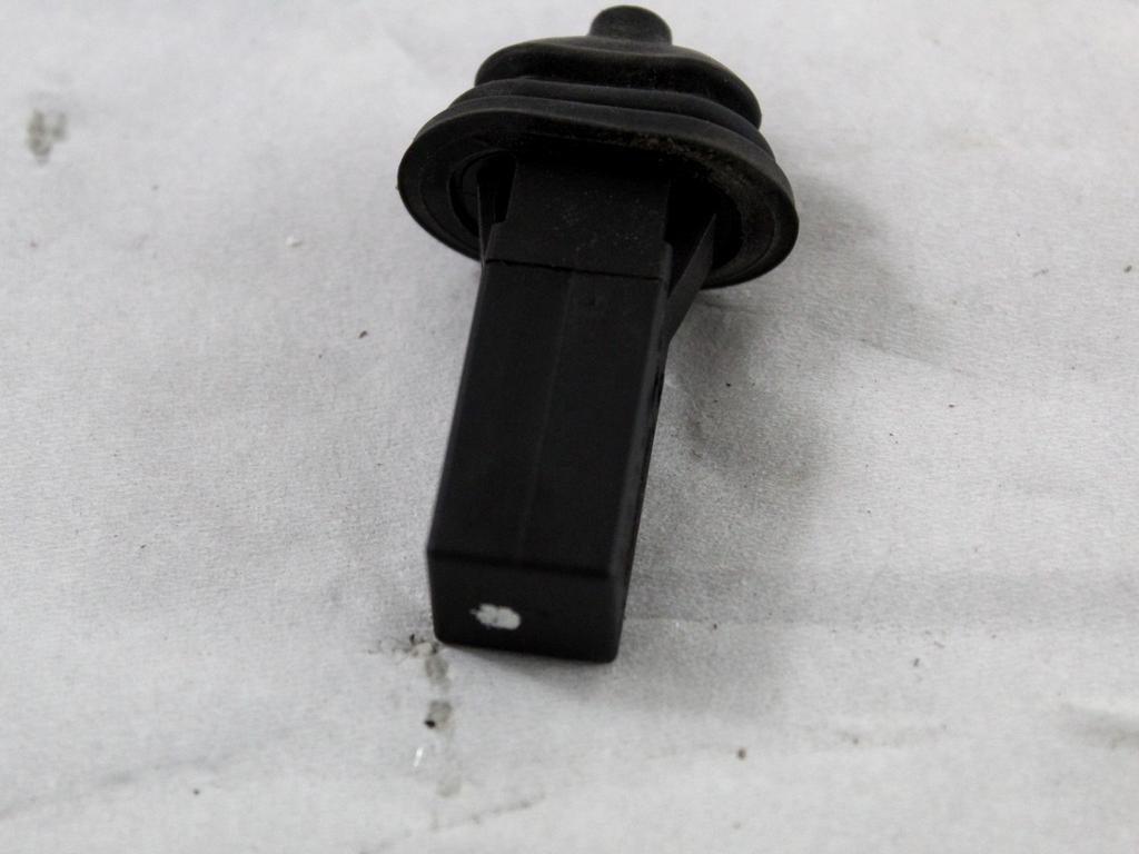 8228939 INTERRUTTORE CONTATTO SPORTELLO CARBURANTE BMW SERIE 3 318 D E91 SW 2.0 D 105KW 6M 5P (2009) RICAMBIO USATO