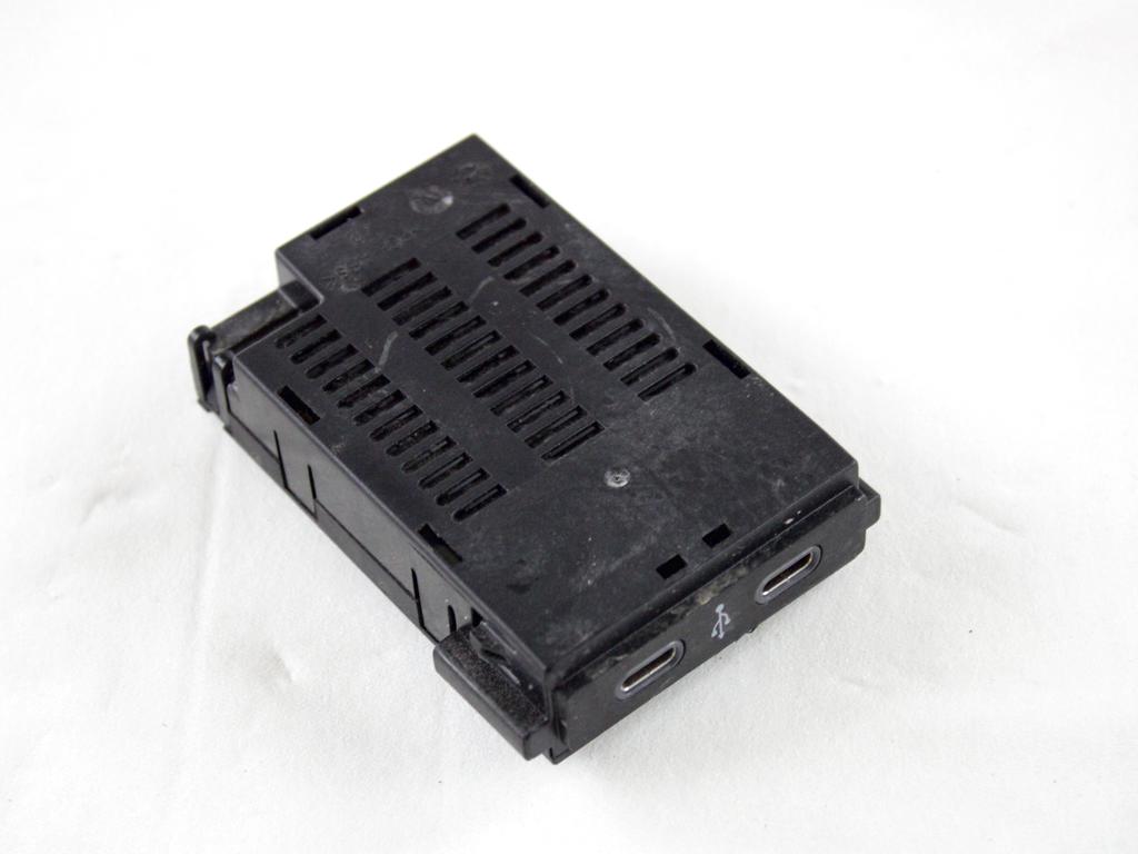 2G6035736 PORTE INGRESSO USB-C TUNNEL CENTRALE VOLKSWAGEN POLO 1.0 66KW M 5P 2022 RICAMBIO USATO