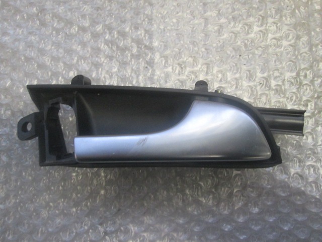 NOTRANJA KLJUKA  OEM N. P3867020 ORIGINAL REZERVNI DEL AUDI A3 MK2 8P 8PA 8P1 (2003 - 2008)DIESEL LETNIK 2003