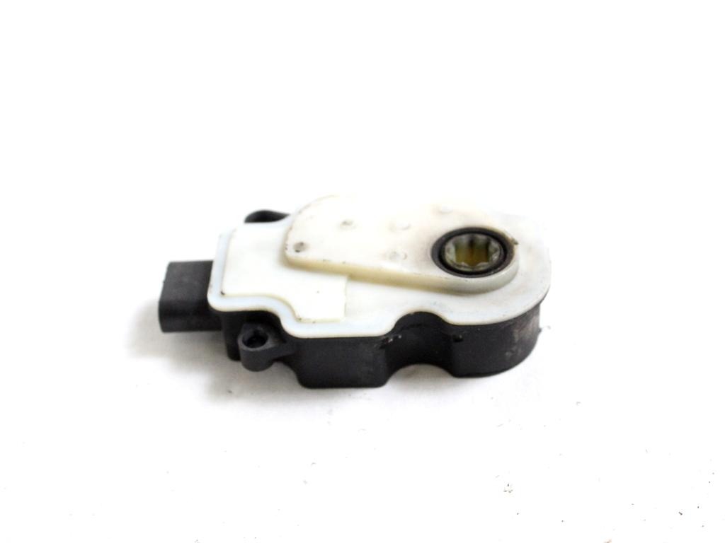 A24051103312 MOTORINO APERTURA FLAP PRESA ARIA ANTERIORE VOLVO XC90 2.0 I 4X4 173KW AUT 5P (2021) RICAMBIO USATO 111093203