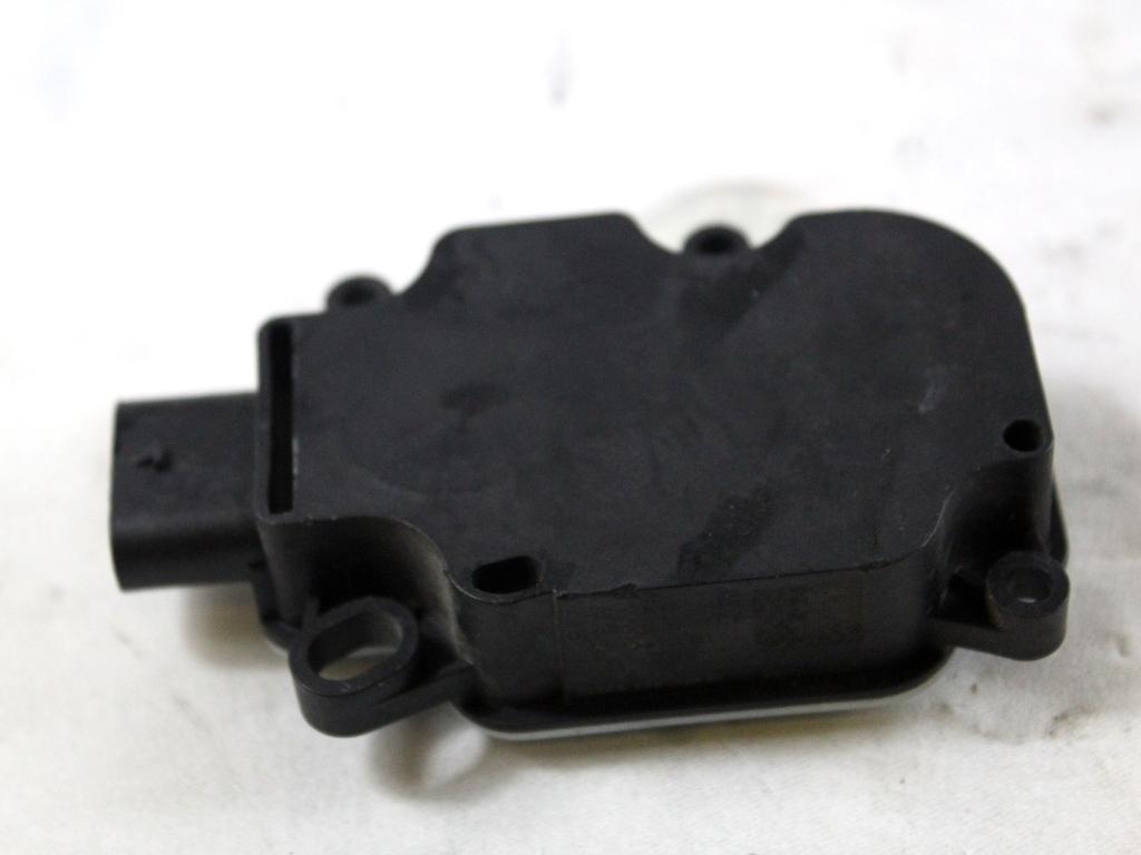 A24051103312 MOTORINO APERTURA FLAP PRESA ARIA ANTERIORE VOLVO XC90 2.0 I 4X4 173KW AUT 5P (2021) RICAMBIO USATO 111093203