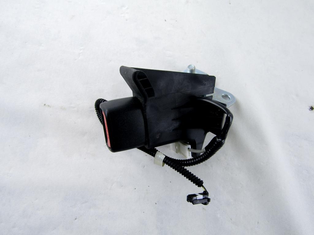 7338042150C0 AGGANCIO FISSAGGIO CINTURA DI SICUREZZA POSTERIORE TOYOTA RAV 4 2.5 I 131KW AUT 5P (2022) RICAMBIO USATO