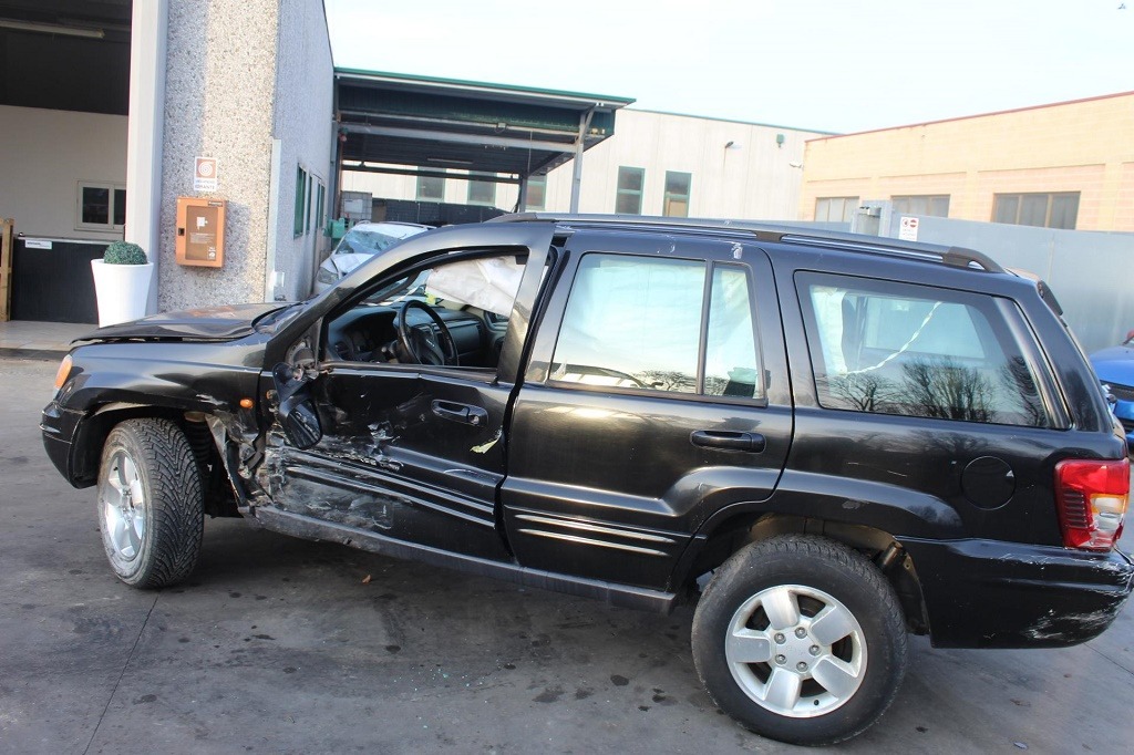 JEEP GRAND CHEROKEE 2.7 D 4X4 120KW AUT 5P (2004) RICAMBI IN MAGAZZINO