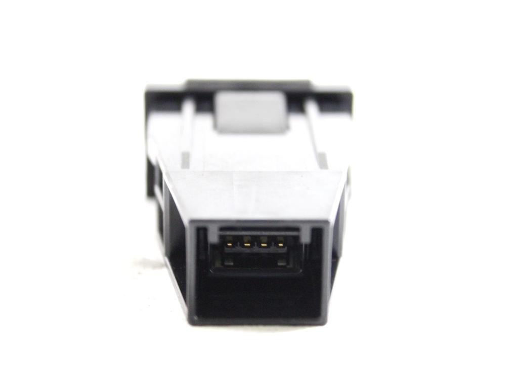 8718A007 PORTA INGRESSO USB CITROEN C4 AIRCROSS 1.6 D 4X4 84KW 6M 5P (2012) RICAMBIO USATO