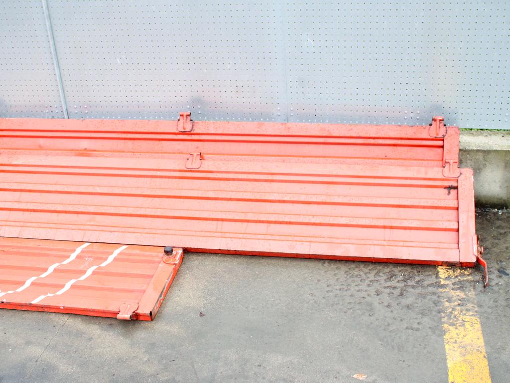 €250 93919104 SET SPONDE CASSONE RIBALTABILI LATERALI E POSTERIORE IVECO DAILY 35-8 2.5 D 53KW 5M 2P (1980) RICAMBIO USATO 93919102
