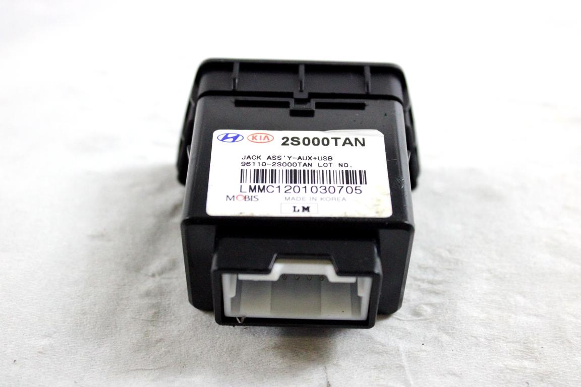 96110-2S000TAN PORTA INGRESSO USB AUX HYUNDAI IX35 1.7 D 85KW 6M 5P (2012) RICAMBIO USATO
