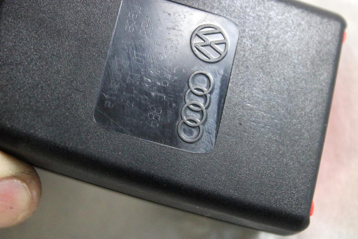 8X4857739C9B9 FIBBIE AGGANCIO CINTURE DI SICUREZZA POSTERIORI AUDI A1 1.6 D 66KW 5M 5P (2014) RICAMBIO USATO