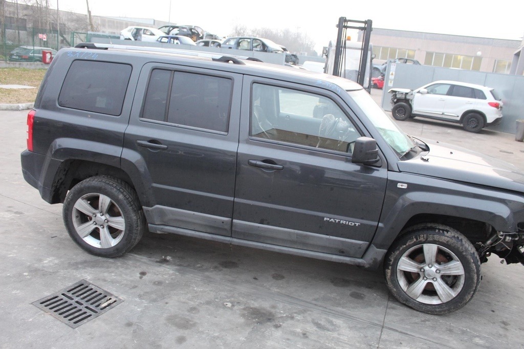 JEEP PATRIOT 2.2 D 4X4 120KW 6M 5P (2011) RICAMBI USATI AUTO IN PIAZZALE 