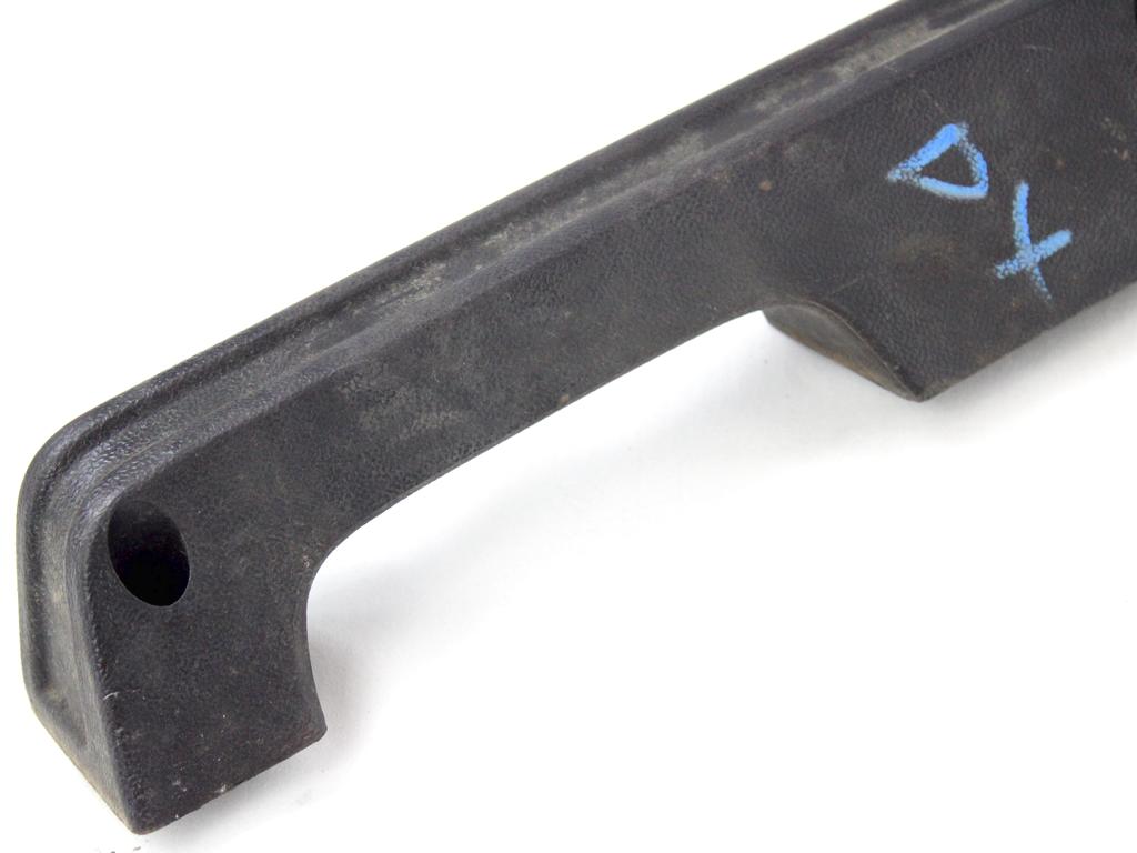 93918414 BRACCIOLO PANNELLO PORTA ANTERIORE DESTRA IVECO DAILY 35-8 2.5 D 53KW 5M 2P (1980) RICAMBIO USATO