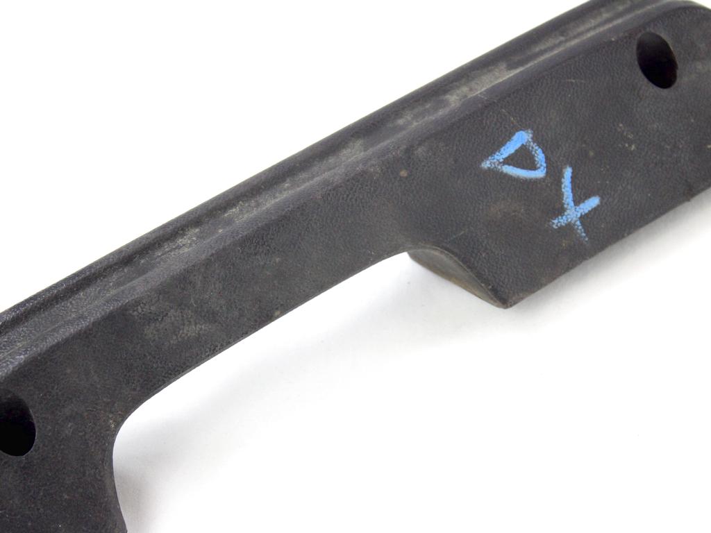 93918414 BRACCIOLO PANNELLO PORTA ANTERIORE DESTRA IVECO DAILY 35-8 2.5 D 53KW 5M 2P (1980) RICAMBIO USATO
