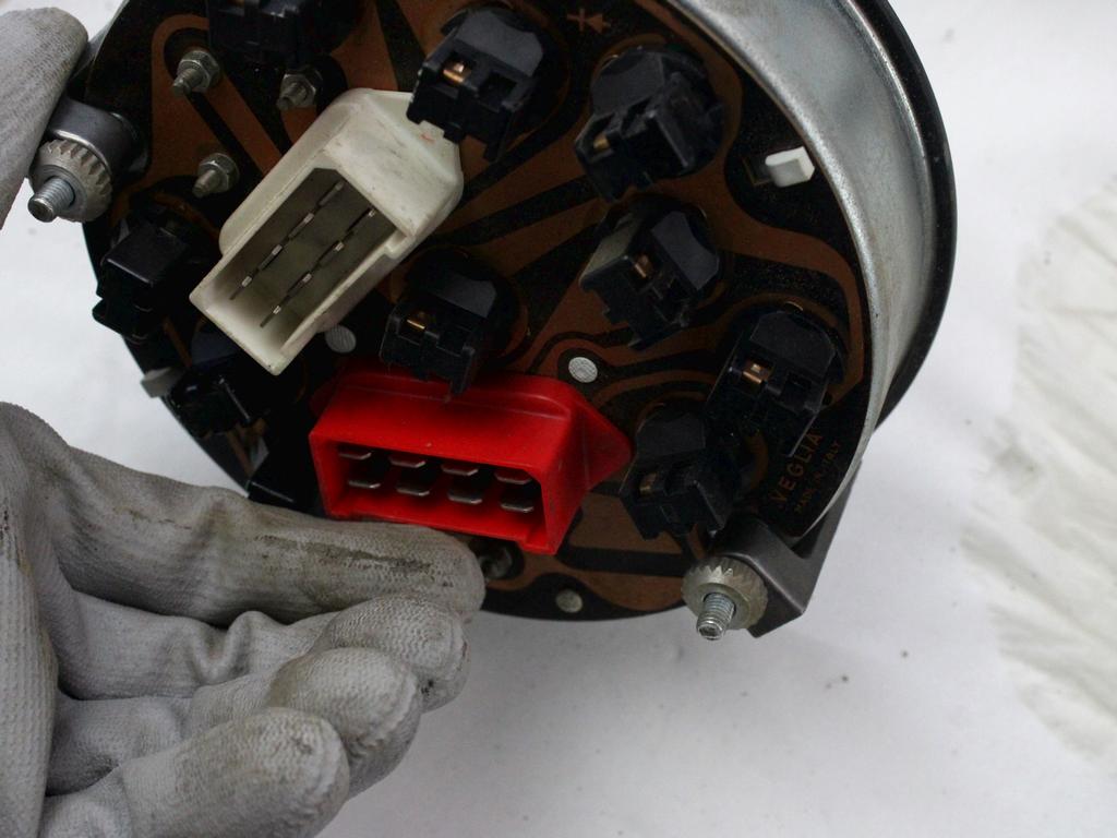 QUADRO STRUMENTI IBDICATORE LIVELLO CARBURANTE, TEMPERATURA ACQUA MOTORE IVECO DAILY 35-8 2.5 D 53KW 5M 2P (1980) RICAMBIO USATO