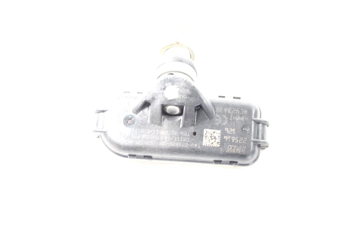 52933-3X305 SENSORE DI PRESSIONE DEL PNEUMATICO KIA RIO 1.4 D 66KW 6M 5P (2015) RICAMBIO USATO
