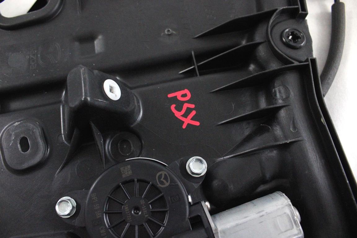 D10E73590A MOTORINO MECCANISMO ALZA-VETRO ALZA-CRISTALLO PORTA POSTERIORE SINISTRA MAZDA CX-3 1.5 D 77KW 6M 5P (2017) RICAMBIO USATO BHP15958X