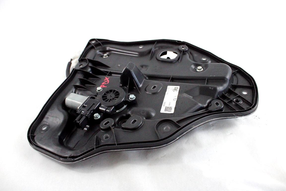 D10E72590A MOTORINO MECCANISMO ALZA-VETRO ALZA-CRISTALLO PORTA POSTERIORE DESTRA MAZDA CX-3 1.5 D 77KW 6M 5P (2017) RICAMBIO USATO BHP15958X