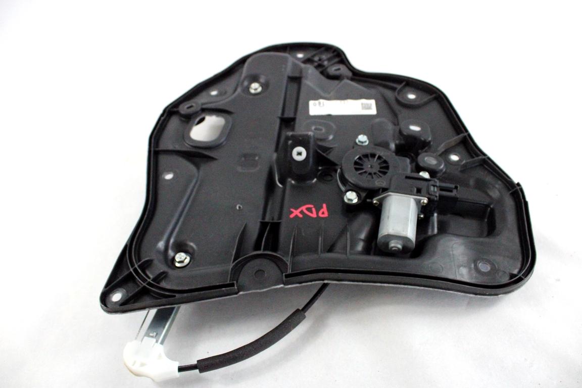 D10E72590A MOTORINO MECCANISMO ALZA-VETRO ALZA-CRISTALLO PORTA POSTERIORE DESTRA MAZDA CX-3 1.5 D 77KW 6M 5P (2017) RICAMBIO USATO BHP15958X