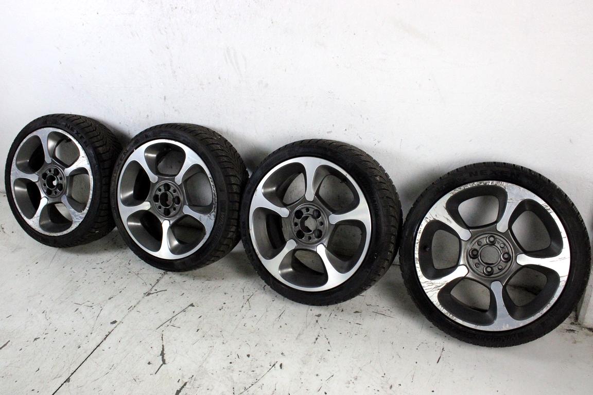 51880399 SET 4 CERCHI IN LEGA DA 17 POLLICI 5 FORI 7.0JX17H2 ET 38 FIAT 500 ABARTH 1.4 B 118KW 5M 3P (2016) RICAMBIO USATO STRISCIATI, PNEUMATICI INVERNALI 205/40 R17 84V NEXEN WINGUARD SPORT 2 6.24MM 6.13MM 6.44MM 6.26MM A3919 A4019 INTERASSE 4X98