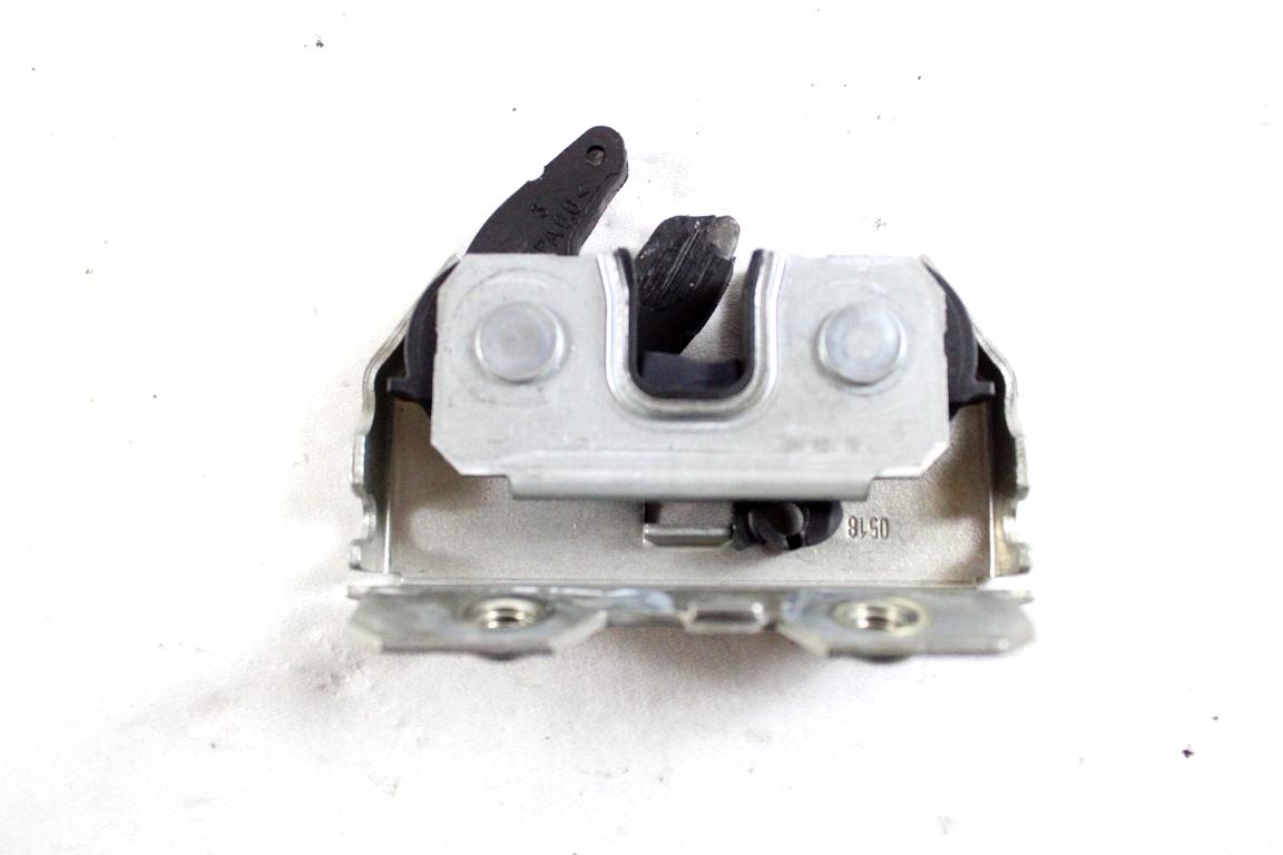 5Q7885682C AGGANCIO SERRATURA SEDILE POSTERIORE LATO DESTRO AUDI A3 2.0 D 4X4 110KW AUT 2P (2018) RICAMBIO USATO