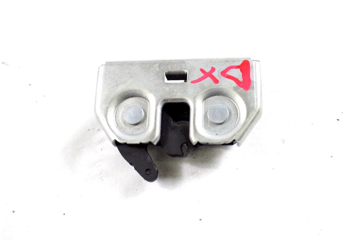 5Q7885682C AGGANCIO SERRATURA SEDILE POSTERIORE LATO DESTRO AUDI A3 2.0 D 4X4 110KW AUT 2P (2018) RICAMBIO USATO