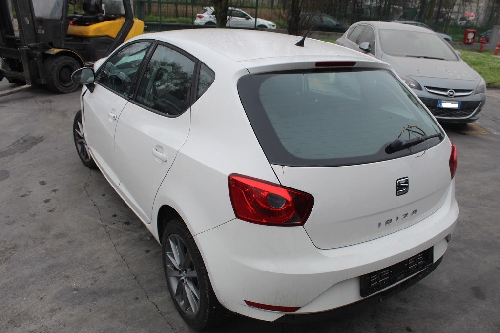 SEAT IBIZA 1.2 B 51KW 5M 5P (2015) RICAMBI USATI AUTO IN PIAZZALE 