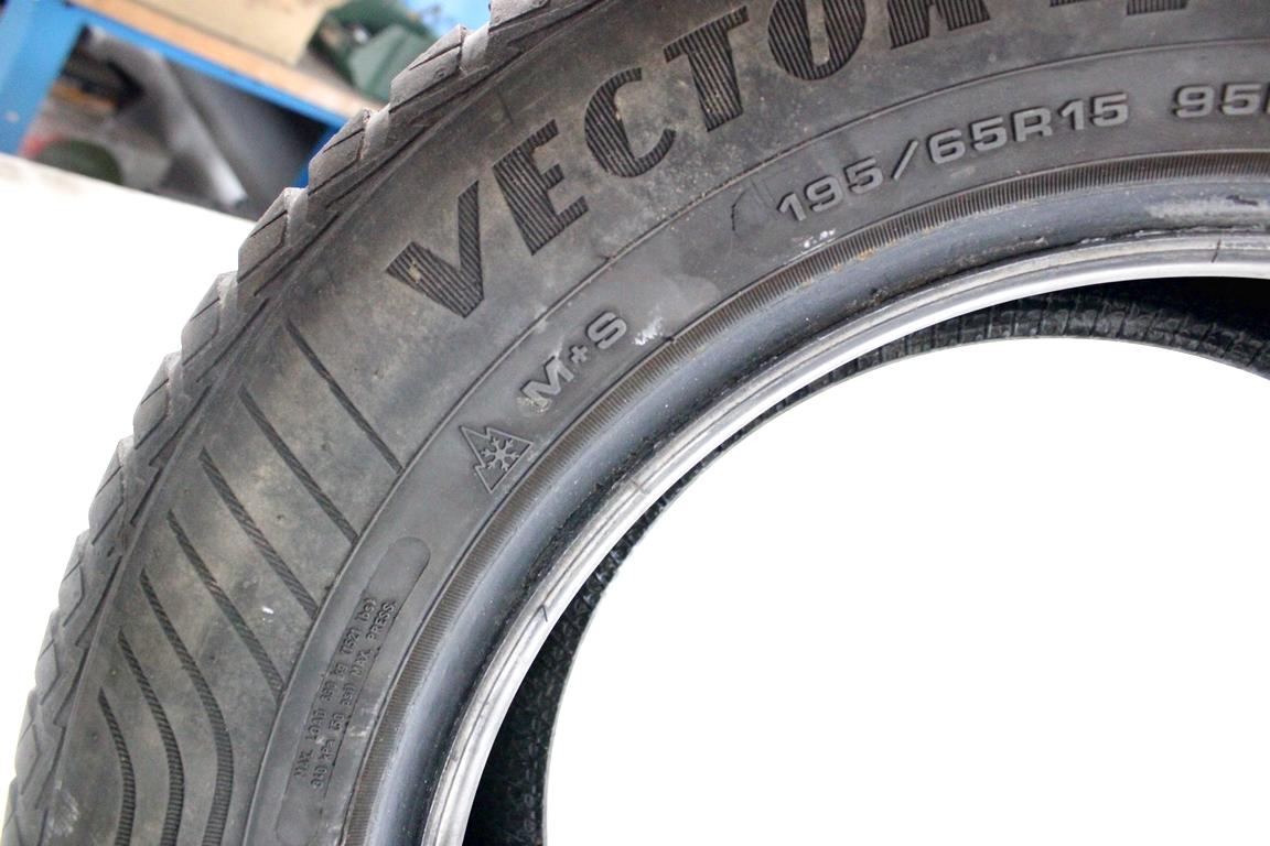 195/65 R15 95H GOODYEAR VECTOR 4SEASONS 7,10MM A3520 PNEUMATICO QUATTRO STAGIONI M+S (QUANTITÀ 1 GOMMA)