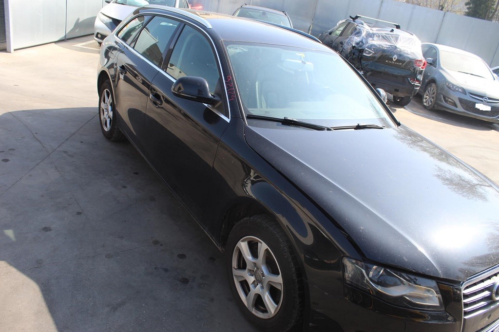AUDI A4 B8 SW 2.0 D 105KW AUT 5P (2009) RICAMBIO USATO 