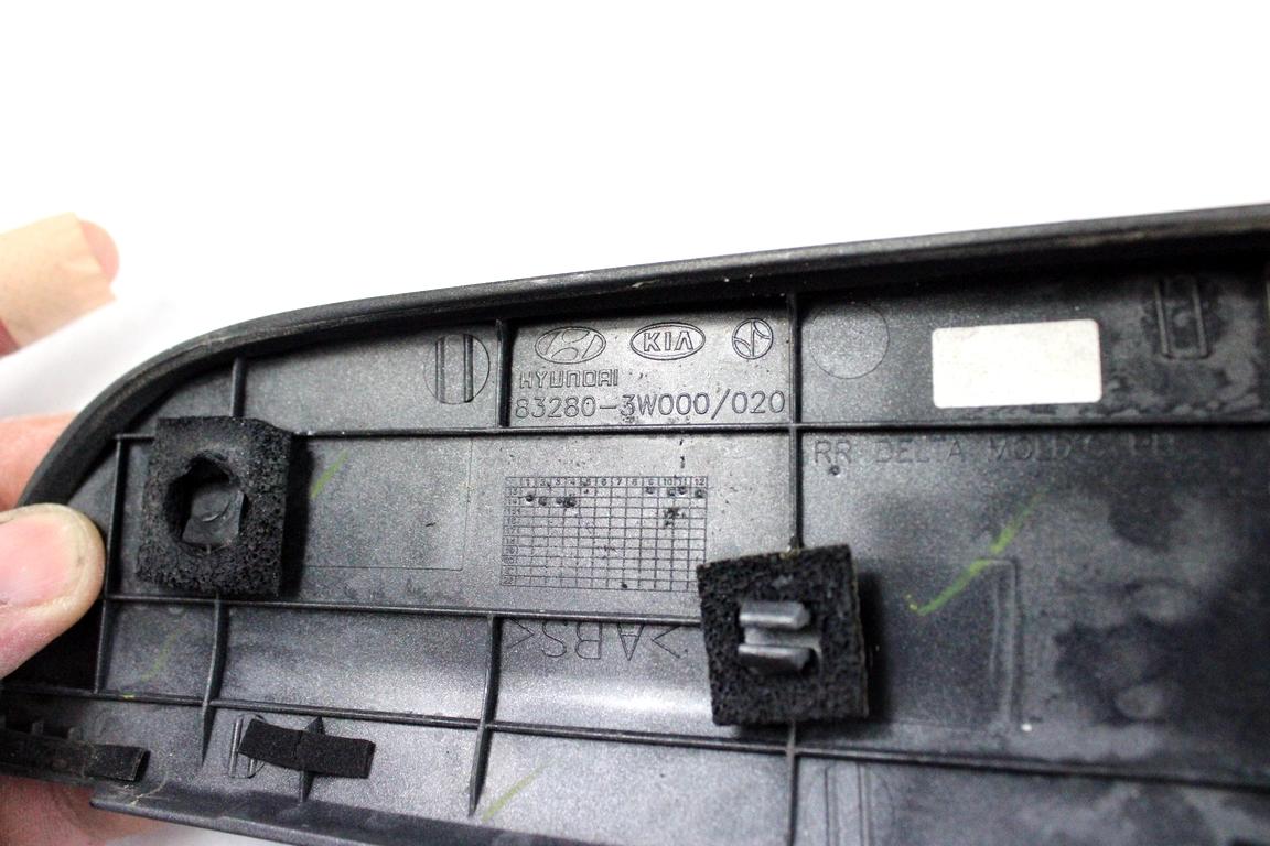 83280-3W020 MODANATURA ESTERNA MONTANTE POSTERIORE PORTA POSTERIORE DESTRA KIA SPORTAGE 1.7 D 85KW 6M 5P (2014) RICAMBIO USATO