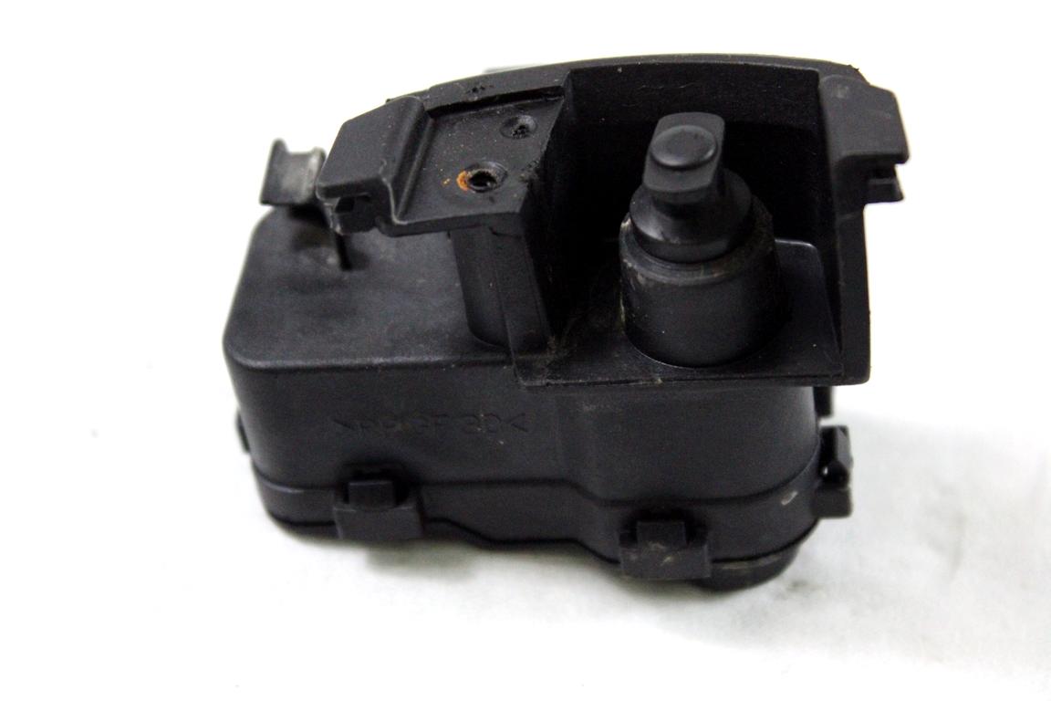 8K0862153D MOTORINO APERTURA CHIUSURA SPORTELLO CARBURANTE AUDI A4 B8 SW 2.0 D 105KW AUT 5P (2009) RICAMBIO USATO