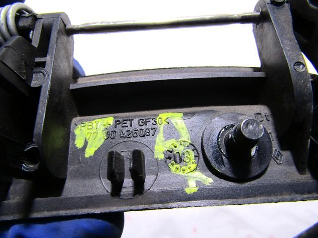 ZUNANJA KLJUKA SPREDNJA DESNA VRATA OEM N. 7700426087 ORIGINAL REZERVNI DEL RENAULT CLIO BB CB MK2 R / CLIO STORIA (05/2001 - 2012) BENZINA LETNIK 2004