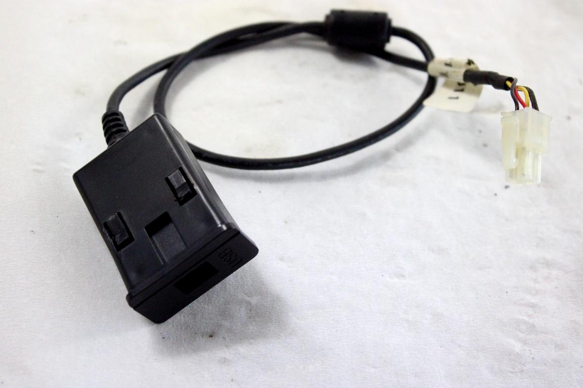 S18-7901011 PORTA INGRESSO USB CARICA TELEFONO DR MOTOR DR CITY CROSS SW 1.3 B 61KW 5M 5P (2014) RICAMBIO USATO 