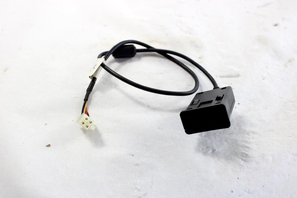 S18-7901011 PORTA INGRESSO USB CARICA TELEFONO DR MOTOR DR CITY CROSS SW 1.3 B 61KW 5M 5P (2014) RICAMBIO USATO 