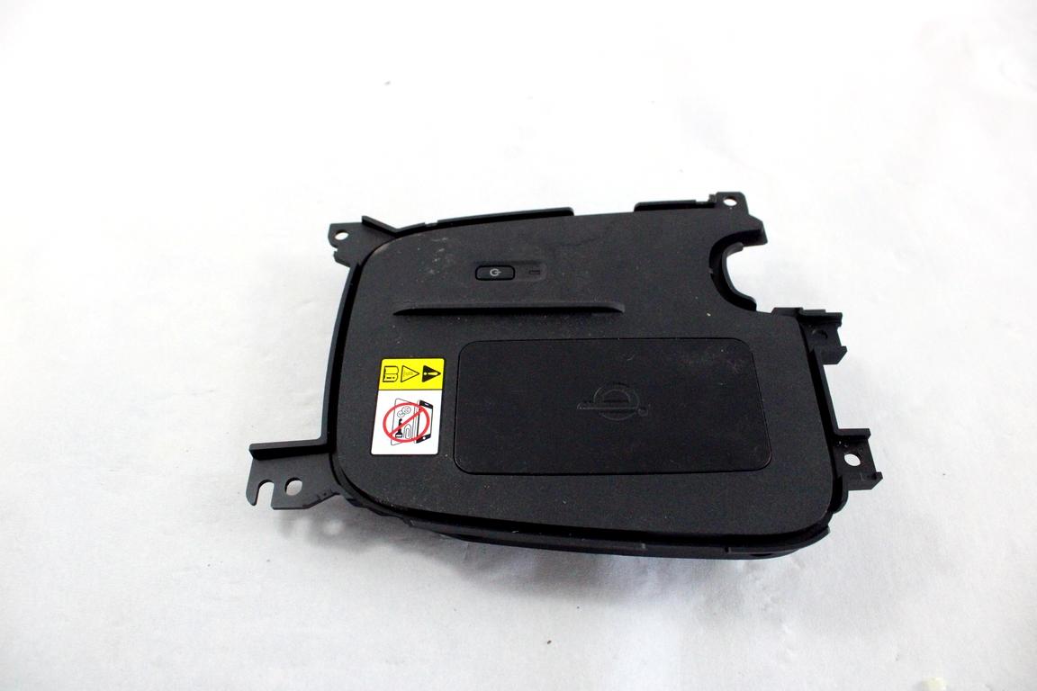 861C0-K0010 BASE RICARICA WIRELESS BATTERIA TELEFONO TOYOTA YARIS P21 1.5 I 68KW AUT 5P (2021) RICAMBIO USATO