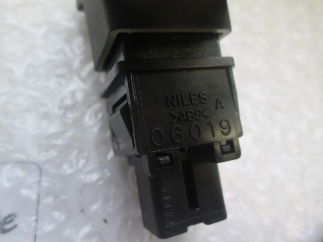 STIKALO VARNOSTNIH ZMIGAVCEV  OEM N.  ORIGINAL REZERVNI DEL FIAT SEDICI FY (2006 - 4/2009) DIESEL LETNIK 2008