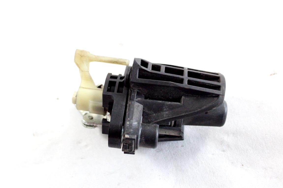 1612488780 MANIGLIA PULSANTE APERTURA PORTELLONE COFANO POSTERIORE BAULE CITROEN C1 1.0 B 51KW 5M 5P (2015) RICAMBIO USATO